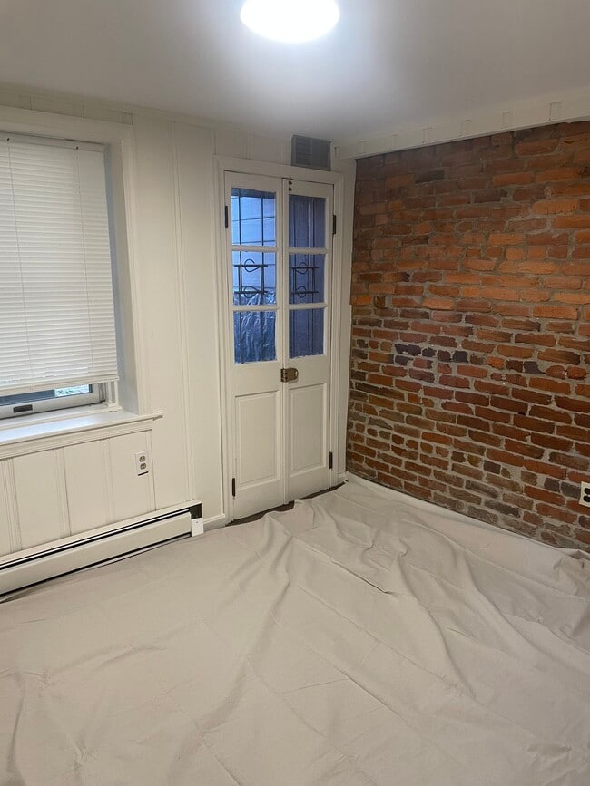 Building Photo - 32 1/2 8th St NE