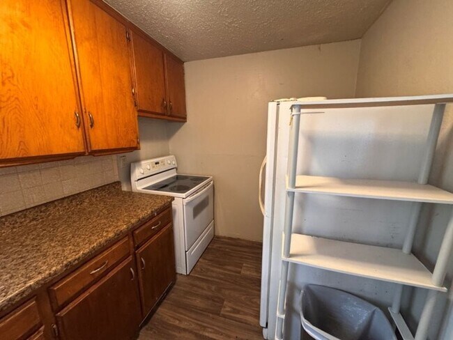 Foto del edificio - 2 bed 1 bath 1 car garage home in Bethany!