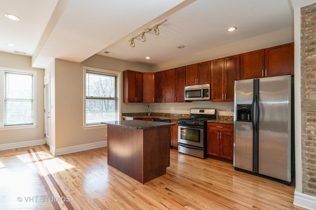 kitchen - 4847 S Vincennes Ave