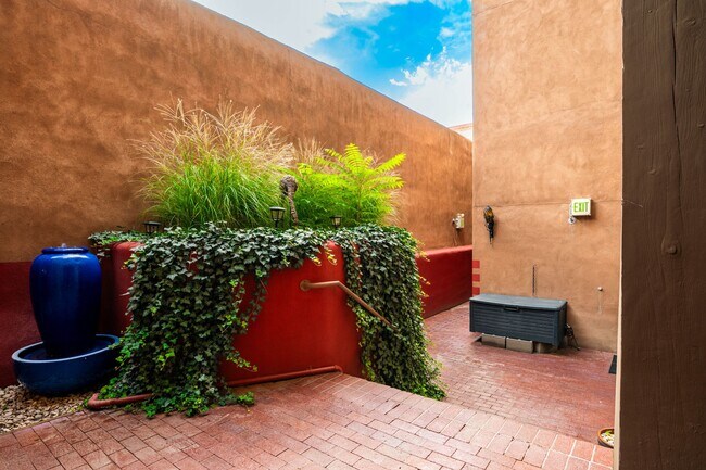 Foto del edificio - Classic Studio in the Heart of Downtown Sa...