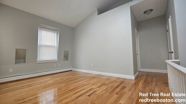 Building Photo - 140 Kenrick St