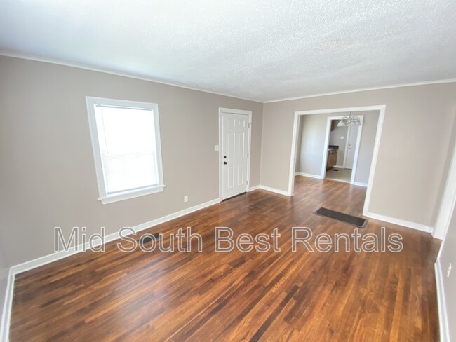 Building Photo - 1600 Cherry Rd