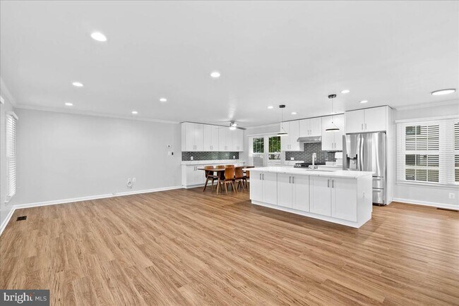 Foto del edificio - 9303 Macswain Pl