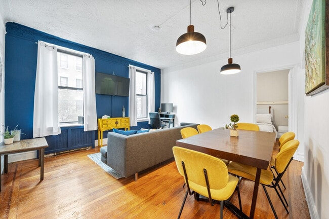 Building Photo - 400 W 47th St