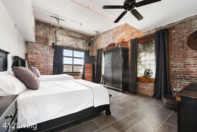 Building Photo - 3 br, 2 bath House - 3030 Jane Street