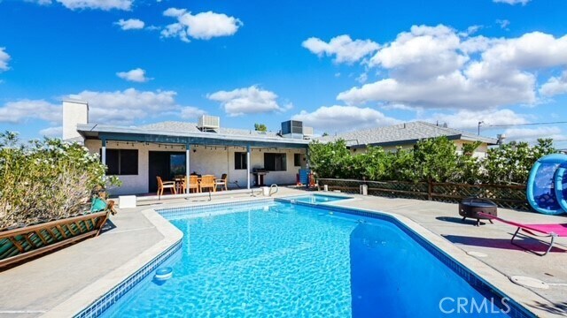 Foto del edificio - 4702 Round Up Rd
