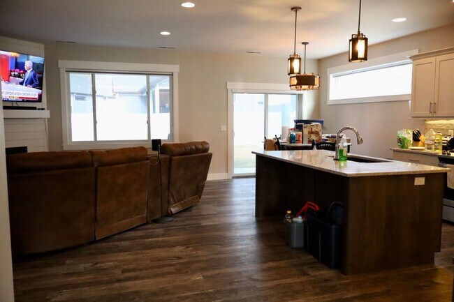 Foto del edificio - Newer construction home for rent!