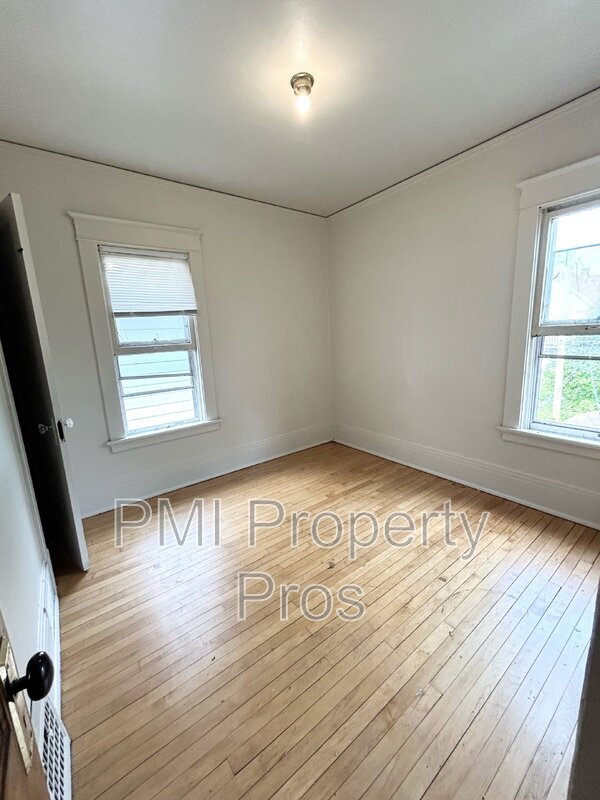 Building Photo - 2568 N 41st St