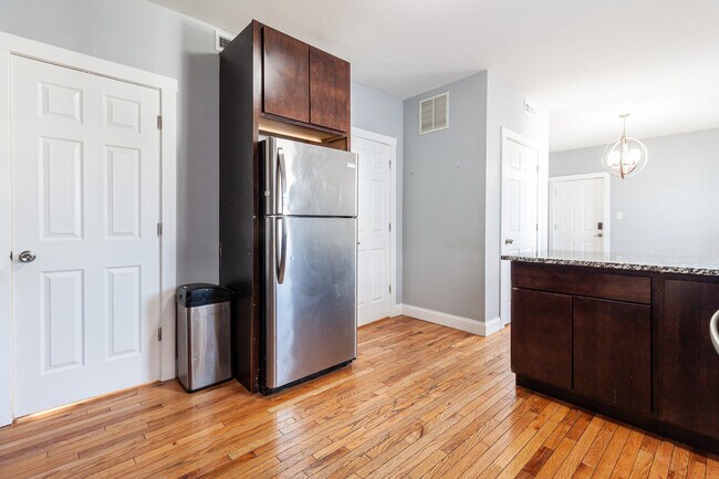 Foto del edificio - 2968 N Ridgeway Ave