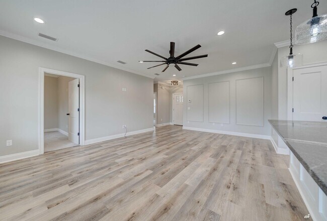 Foto del edificio - 4447 Huckleberry Ln