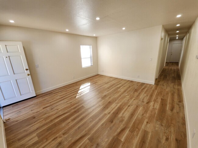 Building Photo - 1279 Palou Ave