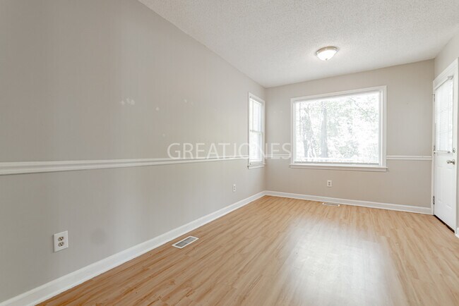 Building Photo - PICK YOUR GIFT OF $200 OFF YOUR FIRST FULL...