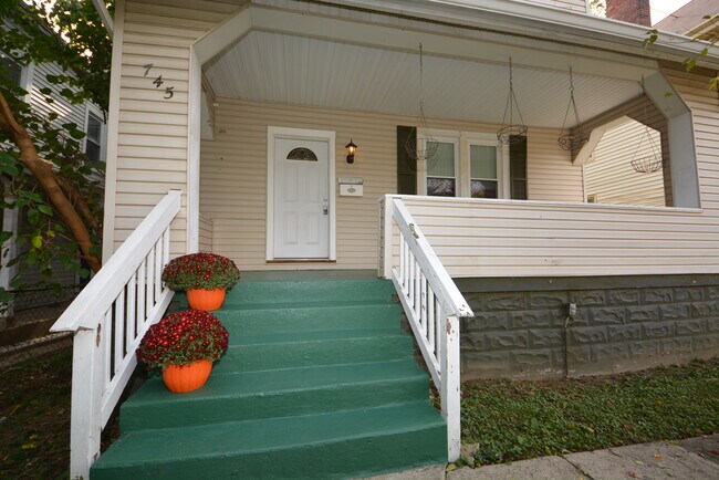 Building Photo - 745 E Epworth Ave