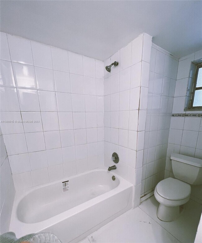 Building Photo - 870 NW 87th Ave