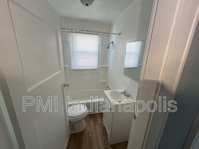 Foto del edificio - 1449 W 34th St