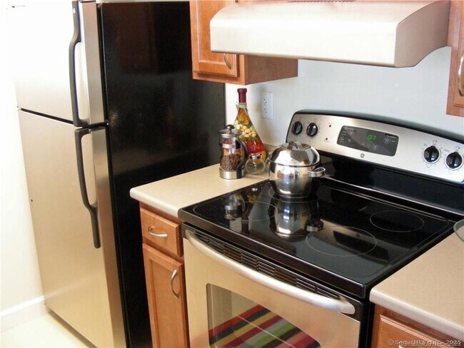 Foto del edificio - 31 Westwood Dr