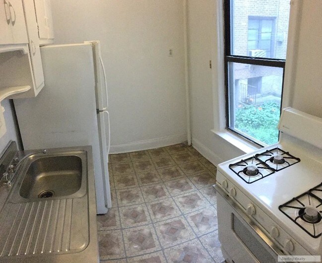 Building Photo - 2555 33rd St
