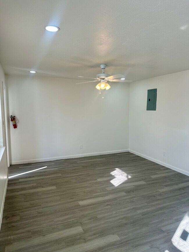 Foto del edificio - 656 SW 6th St