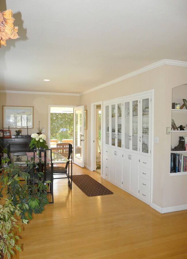Foto del edificio - 2 Bedrooms, 1 Bathroom Popular Alta Height...