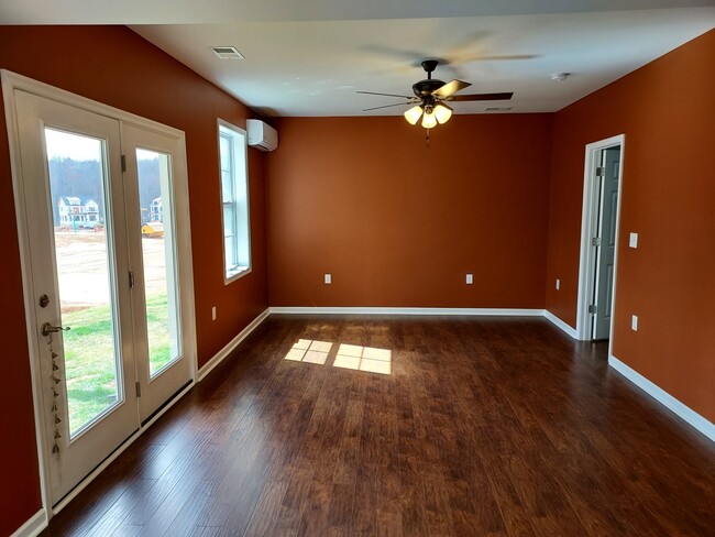 Living room - 3556 Wardell Cres