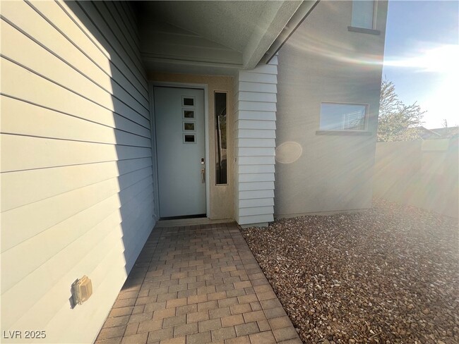 Foto del edificio - 549 Everett Ridge Ave