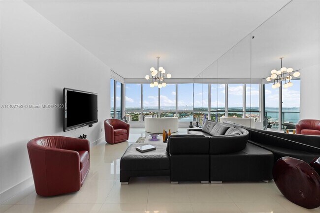 Foto del edificio - 100 South Pointe Dr