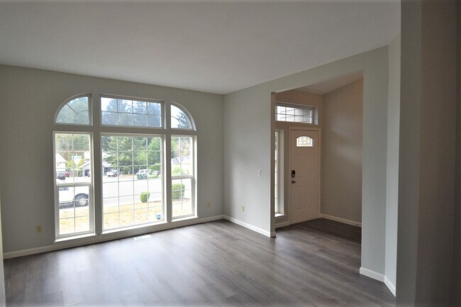 Building Photo - 3700 Arbor Dr SE