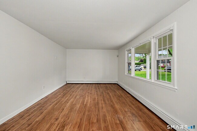 Foto del edificio - 44 Barmore Dr W