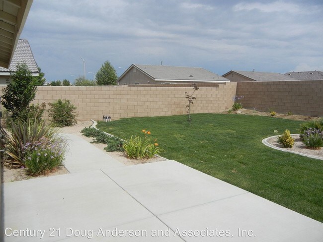 Foto del edificio - 1758 E Ave H-5