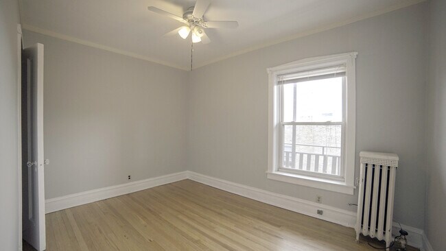 Building Photo - 4008 N Avers Ave