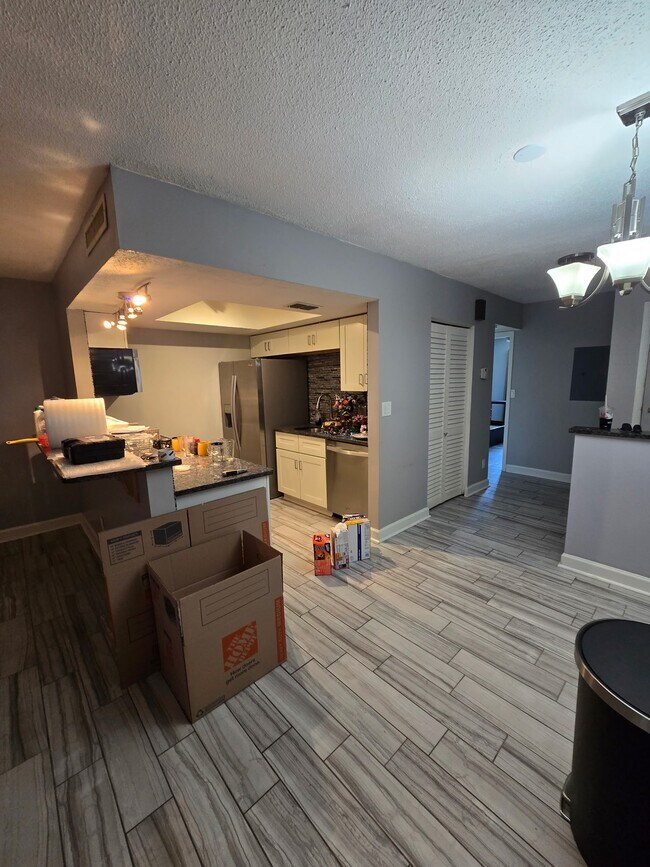 Foto del edificio - 853 N Keene Rd