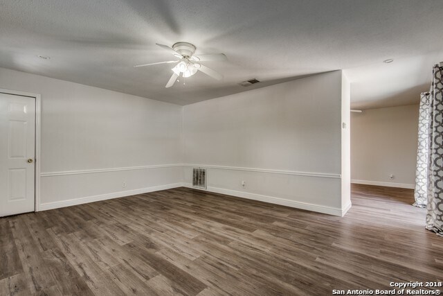 Foto del edificio - Like New Home in Springfield Neighborhood. - Realtor Commission: $500