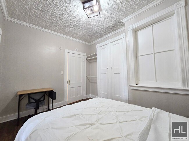 Building Photo - St James St furnished rental