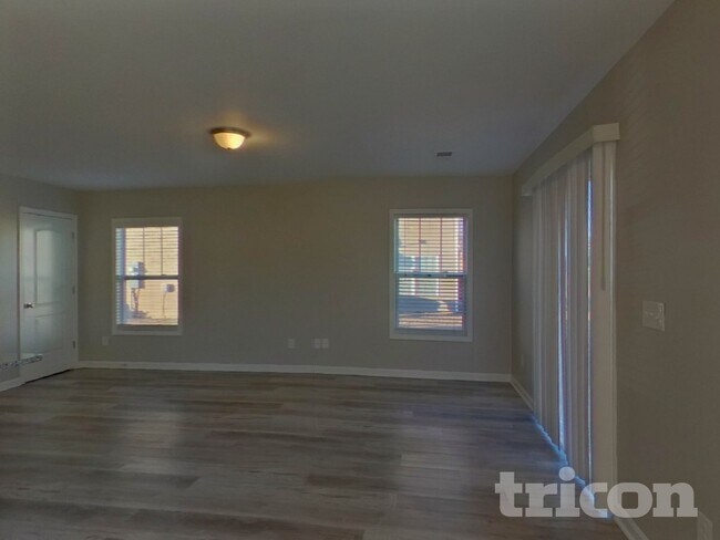 Foto del edificio - 422 Providence Plantation Cir