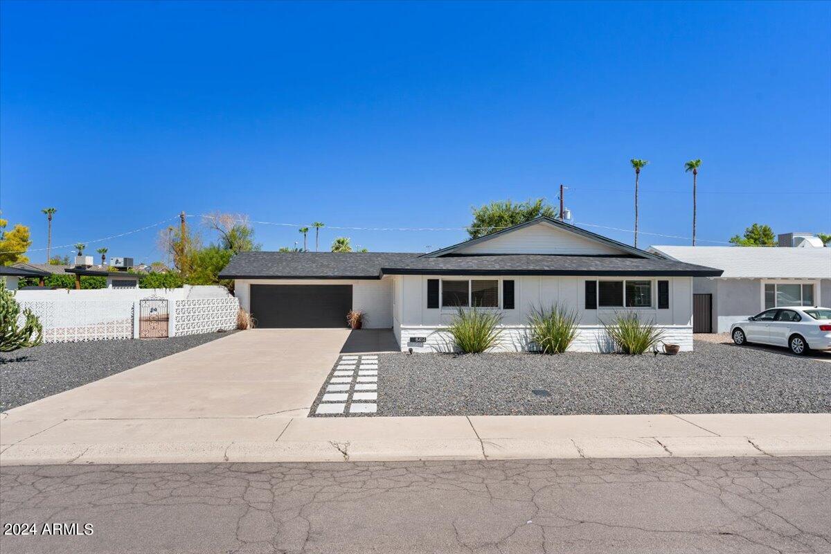 Foto principal - 8414 E Bonnie Rose Ave
