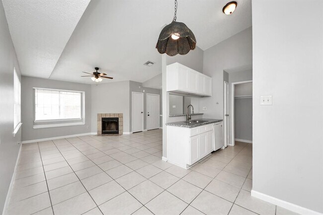 Foto del edificio - 5526 Farley Dr