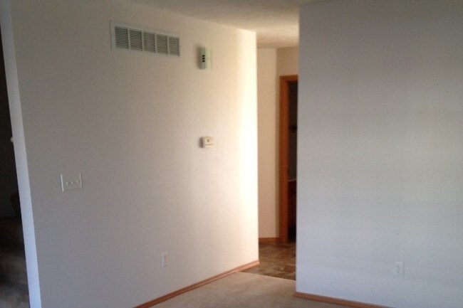 Building Photo - 203 Crossing Dr