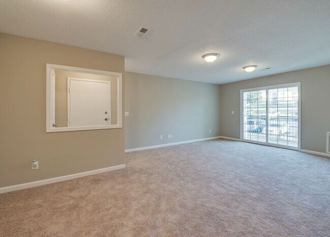 Building Photo - Great 2nd floor condo in Quail Run!