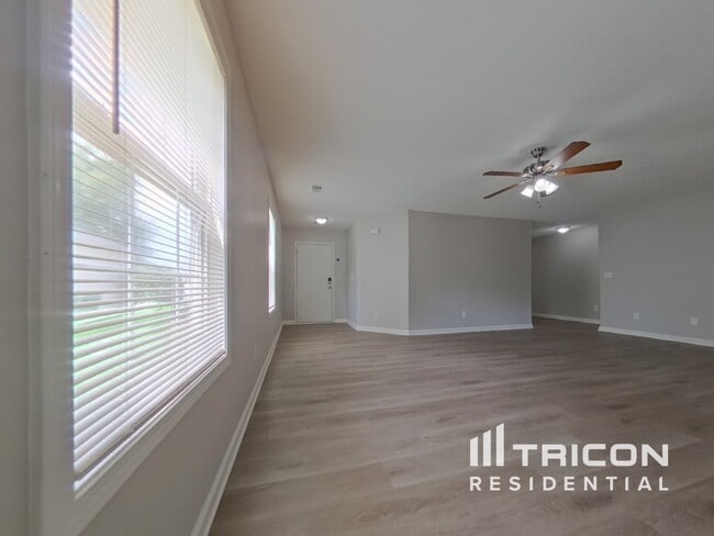 Building Photo - 404 Castle Ridge Dr