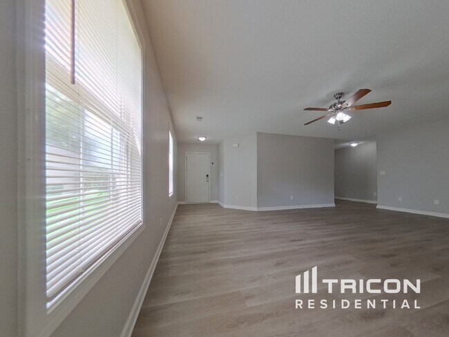 Foto del edificio - 404 Castle Ridge Dr