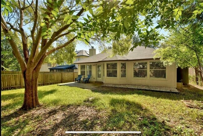 Foto del edificio - 1312 Strickland Dr