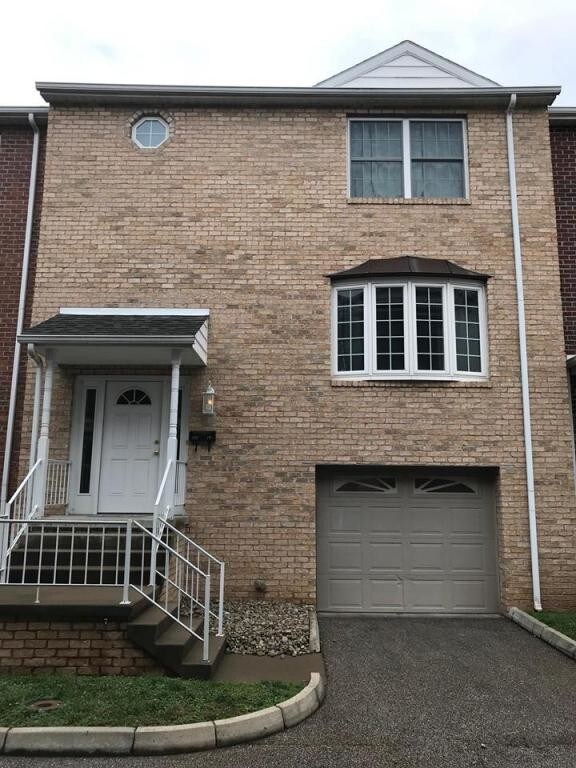 2402 106 Kanawha Terrace House Rental in Saint Albans, WV