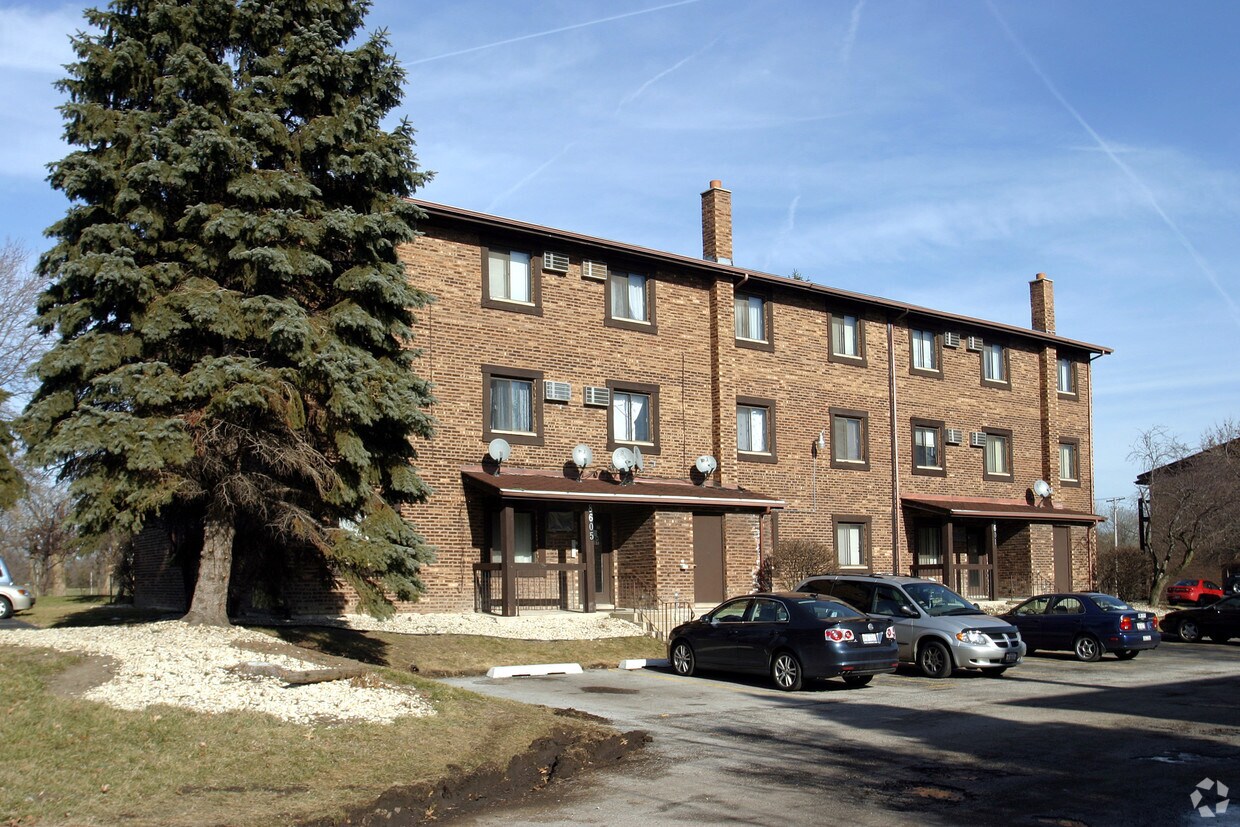 Primary Photo - Shagbark Court
