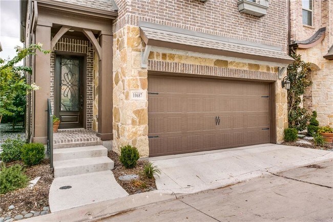 Building Photo - 10687 Plumwood Pkwy
