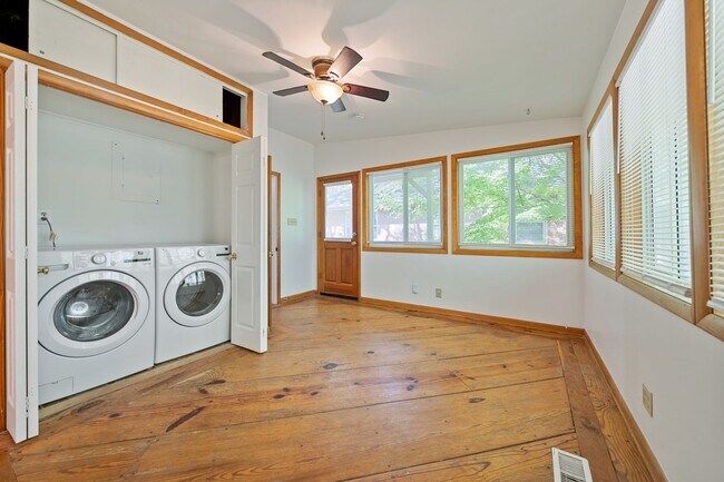 Foto del edificio - Updated Chapel Hill House, 3 Blocks From F...