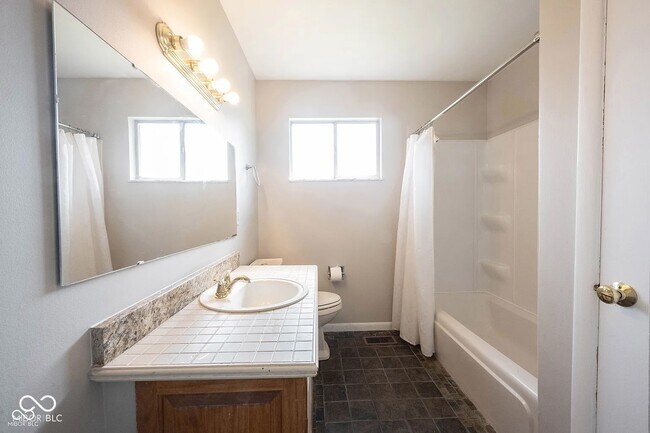 Foto del edificio - 13907 E 117th St