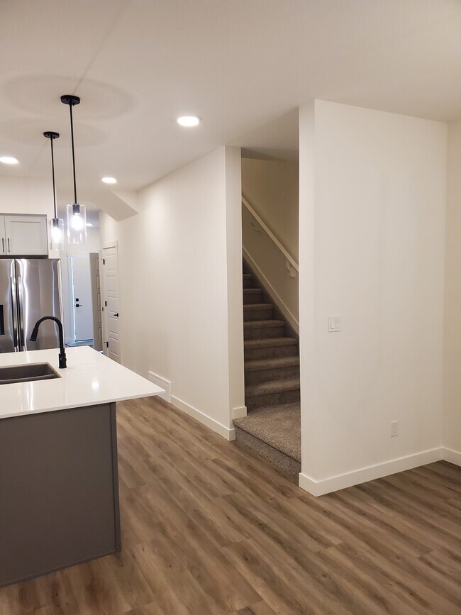 Photo du bâtiment - 17314-1736a 6a St NE