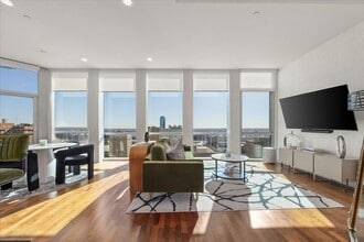 Building Photo - 500 Throckmorton St