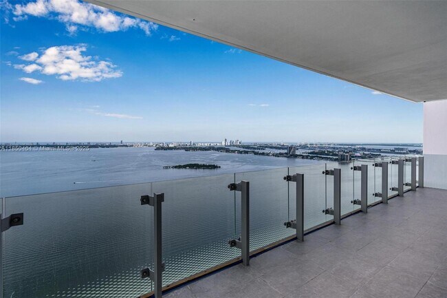 Foto del edificio - 700 NE 26th Terrace