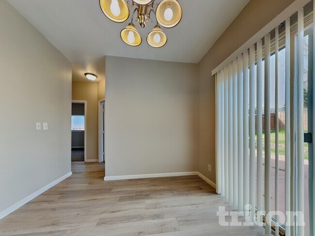 Foto del edificio - 9615 Stoney Creek Way
